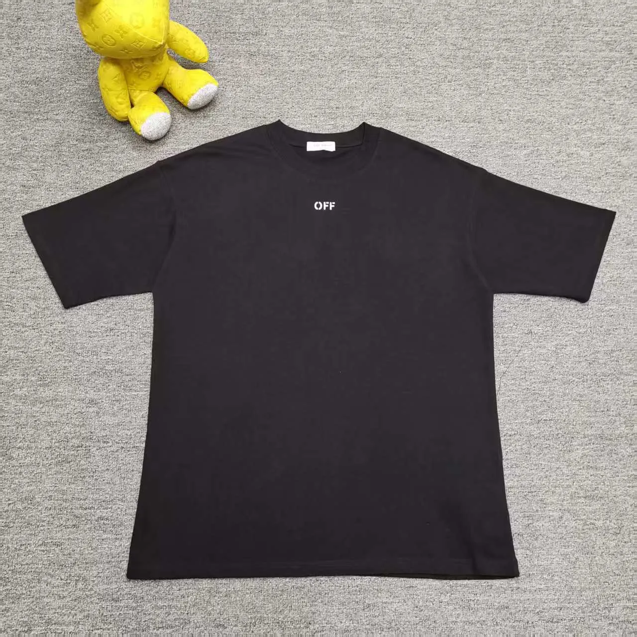 The top proven version OFF-WHI* 25SS new printed short-sleeves, loose fit, the same style for male and female couples stars. American designer Virgil Abloh founded the luxury street brand Off-White based on the pop culture of the younger generation. Walking between street culture and high-end fashion, contemporary elements are used to interpret youth culture, and fine workmanship is used to interpret trendy clothing. Photos, paintings and eye-catching graphic printing are all sources of inspiration for the designer. 32 counts of 260g double yarn pure cotton fabric, the printing uses Kornit digital direct injection technology, and the picture is clear. The white glue base ensures the firmness of the printing, and machine washing is stress-free - 1:1 original mold opening, ZP development, perfectly restored to the original version, produced by a large factory, not produced by a small factory on the market, fine wiring, top-notch craftsmanship, welcome to compare - A complete set of customized accessories for collar labels, hang tags, and washing labels - Exclusive logo packaging - No matter age, body shape or gender, it is very suitable for both men and women. All details are real photos, buy with confidence. Color: Black White Orange Size: S-XL P;120